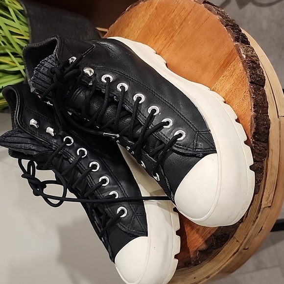 Converse Chuck Taylor All-Star Lugged Leather Upper Sneaker Women's Size 9.5 - Picture 2 of 10